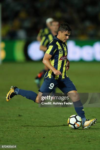 Asdrubal of the Mariners in action during the round six A-League match between the Central Coast Mariners and Sydney FC at Central Coast Stadium on...