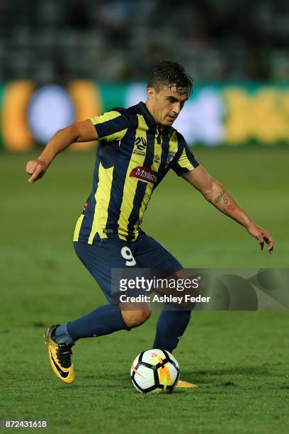Asdrubal of the Mariners in action during the round six A-League match between the Central Coast Mariners and Sydney FC at Central Coast Stadium on...