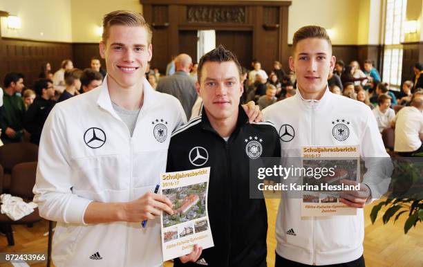 Steffen Tigges, Coach Hanno Balitsch and Phil Neumann of DFB U20 during a school visiton November 10, 2017 in Zwickau, Germany.