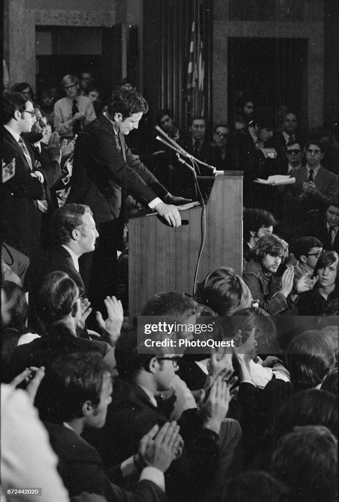 Senator Bayh Speaks To Vietnam War Protesters