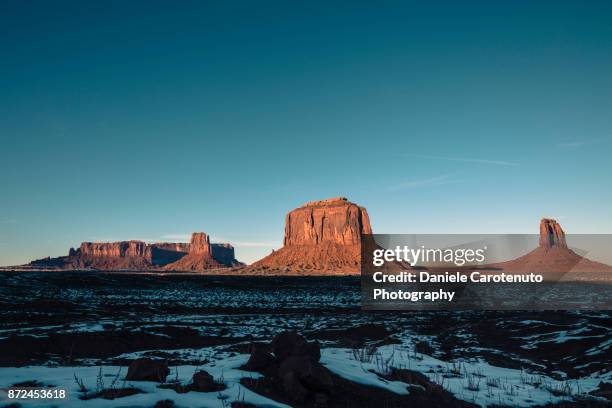 the mittens from the back - kayenta region stock pictures, royalty-free photos & images