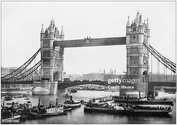 stockillustraties, clipart, cartoons en iconen met antieke foto van londen: tower bridge - 1900 london