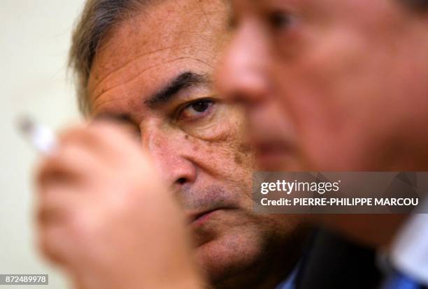 L'ex-ministre de l'Economie et des Finances Dominique Strauss-Kahn , au côté de l'ex-ministre de l'Economie espagnol Carlos Solchaga, assiste, le 01...