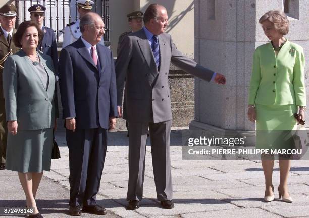 Chilean President Ricardo Lagos and Spain's King Juan Carlos pose with their wives, respectively Luisa Duran and Queen Sofia at the El Pardo palace...
