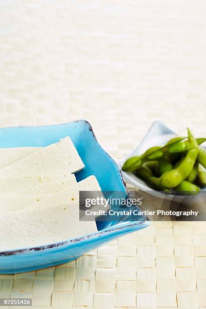 tofu and soybeans - bordsunderlägg av halm bildbanksfoton och bilder