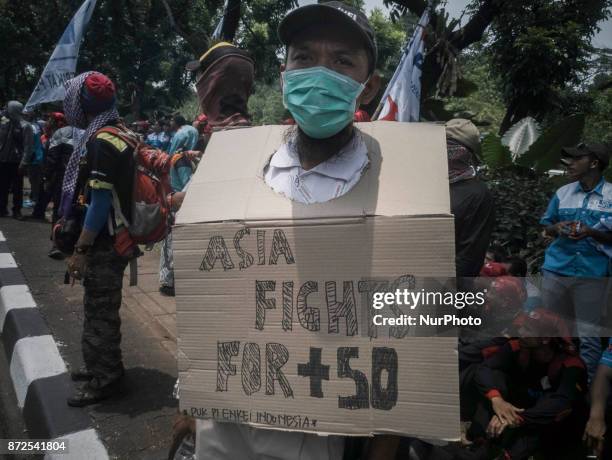 Jakarta, 10 Noember2017 : Thousands of Labor held demonstration in front of Jakarta Governor office at Merdeka Street. They demand the low minimum...