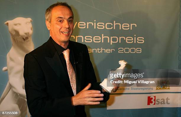 Chef Christian Rach poses with his award during the Bavarian Television Award 'Baluer Panther' 2009 at the Prinzregententheater on May 15, 2009 in...