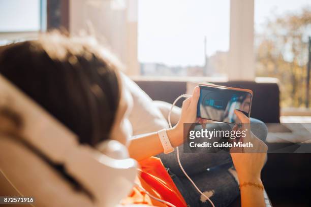 woman using a smarthome app. - horizontal stock-fotos und bilder