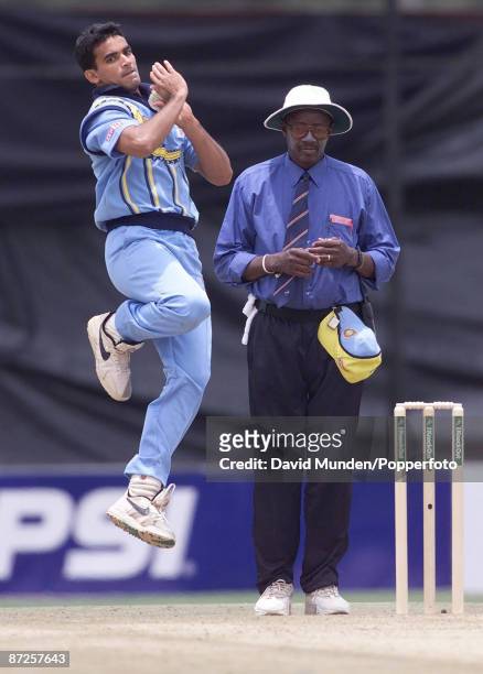 Cricket : ICC Knockout trophy in Nairobi 3/10/2000 India v Kenya INDIAN PACE BOWLER ZAHEER KHAN ON DEBUT