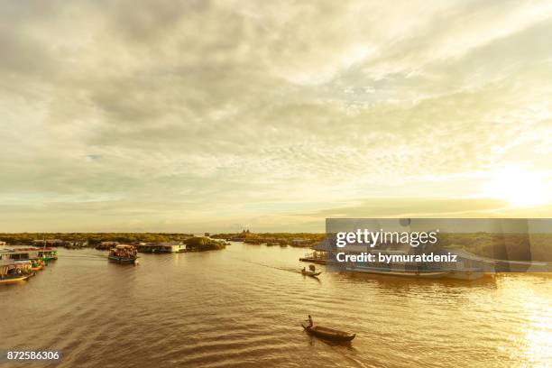 chong kneas floating village, siem reap, cambodia - chong kneas stock pictures, royalty-free photos & images