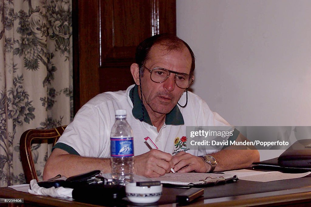 England tour of Pakistan 2000 1st test Pakistan v England at Lahore 5th day 19/11/2000 EDWARD BEVAN / BBC WALES...