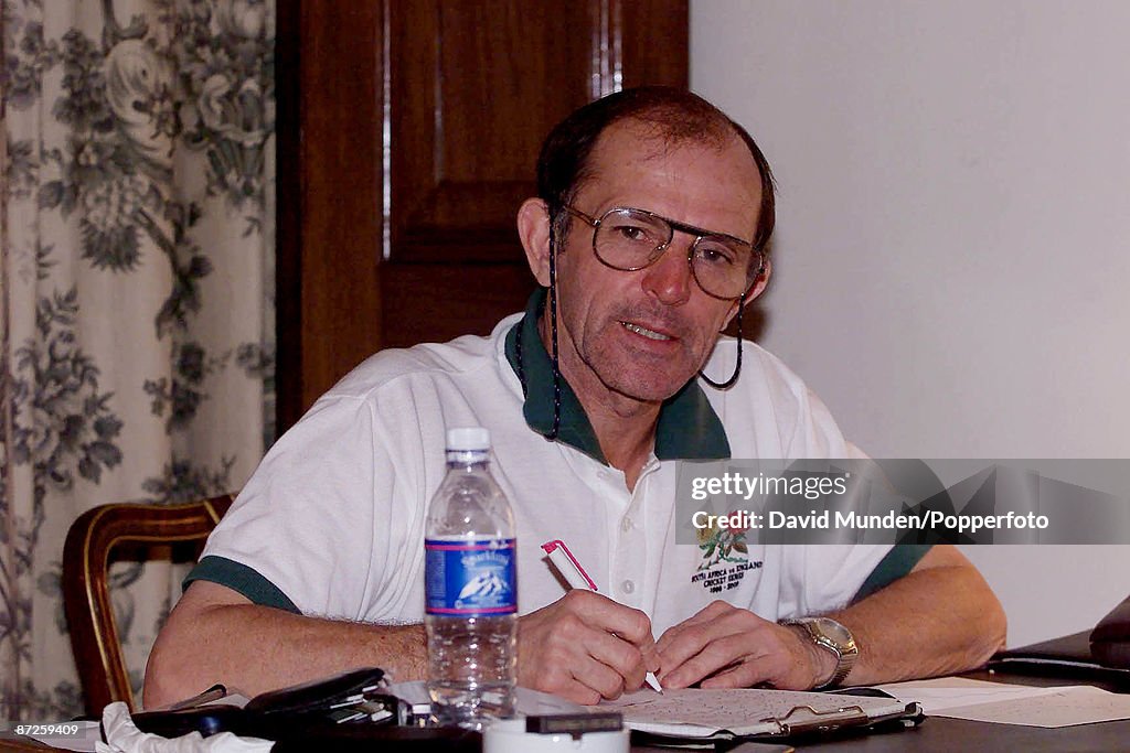 England tour of Pakistan 2000 1st test Pakistan v England at Lahore 5th day 19/11/2000 EDWARD BEVAN / BBC WALES...