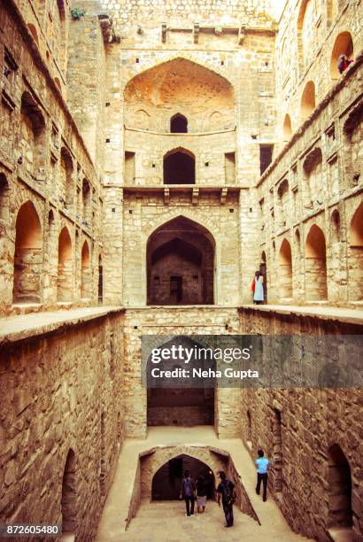 ugrasen ki baoli/agrasen ki baoli - agrasen ki baoli stock pictures, royalty-free photos & images