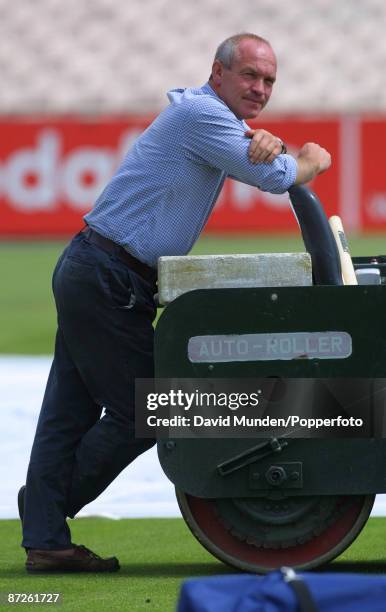 UNITED KINGDOM CRICKET : PETER MARRON / LANCASHIRE C.C.C. HEAD GROUNDSMAN