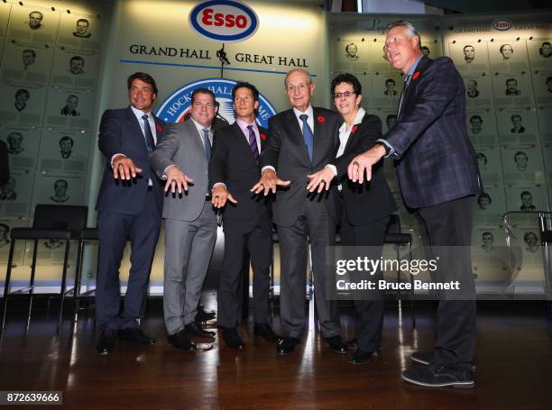 Teemu Selanne, Mark Recchi, Paul Kariya,Jeremy Jacobs, Danielle Goyette and Dave Andreychuk take part in a media opportunity at the Hockey Hall Of...