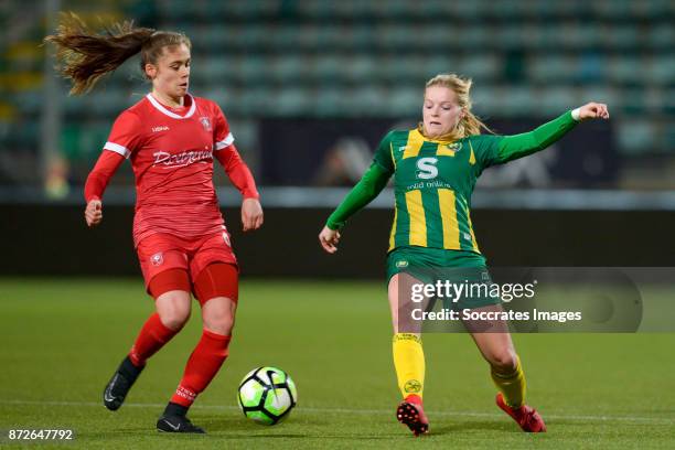 Joelle Smits of FC Twente, Nadine Noordam of ADO Den Haag during the Dutch Eredivisie Women match between ADO Den Haag v Fc Twente at the Cars Jeans...