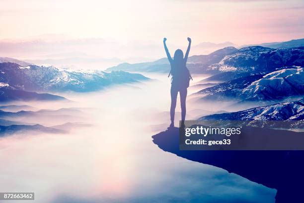 woman silhouette at sunset on hill - braveheart imagens e fotografias de stock