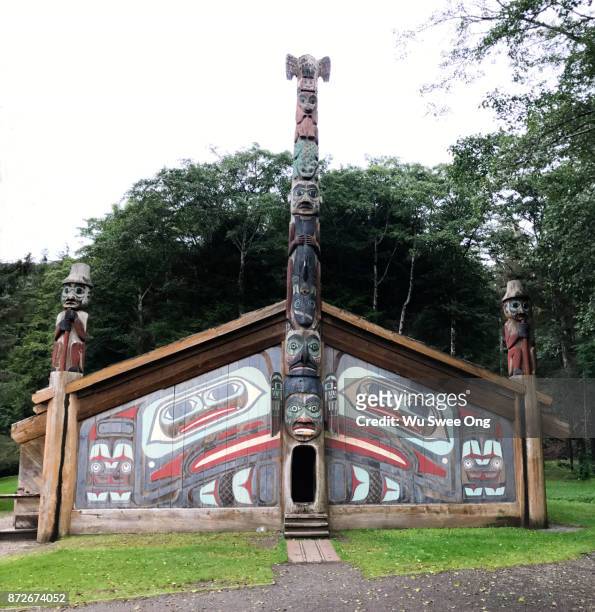 clan house, totem bight state historical park - wu swee ong stock pictures, royalty-free photos & images