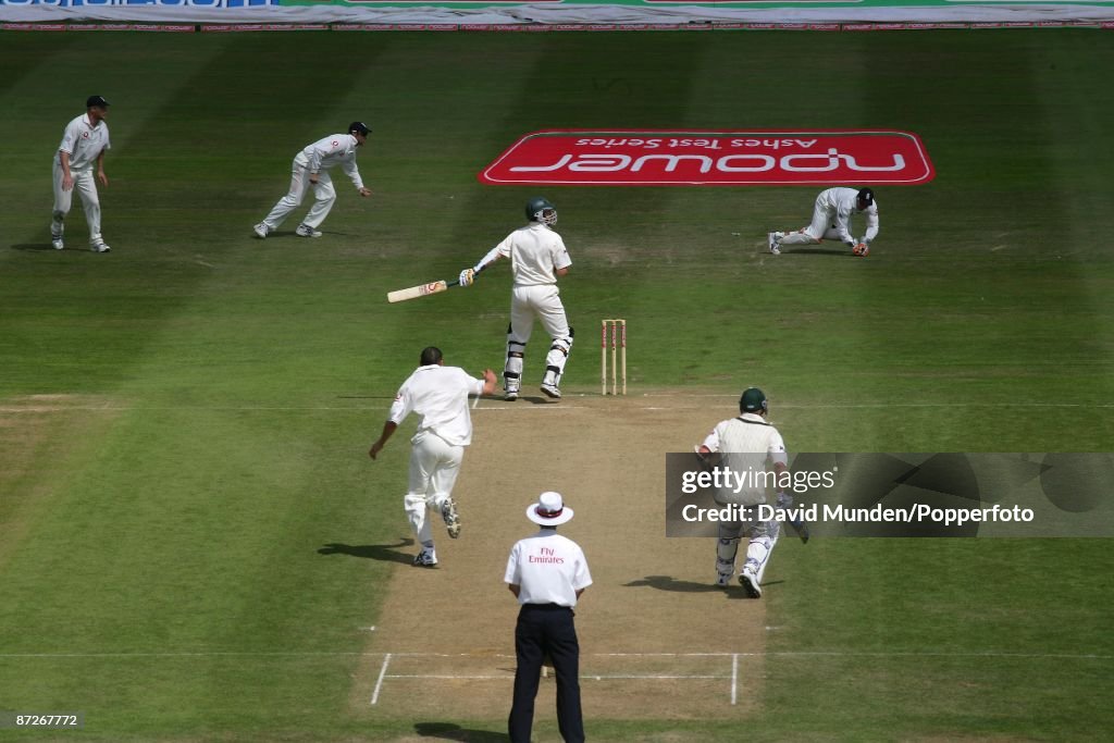 England v Australia at Edgbaston, 2nd Test 4th day, 2005. MICHAEL KASPROWICZ GLOVES A BALL FROM STEVE HARMISON TO BE CAUGHT BY GERAINT JONES, GIVING ENGLAND A 2 WICKET VICTORY...