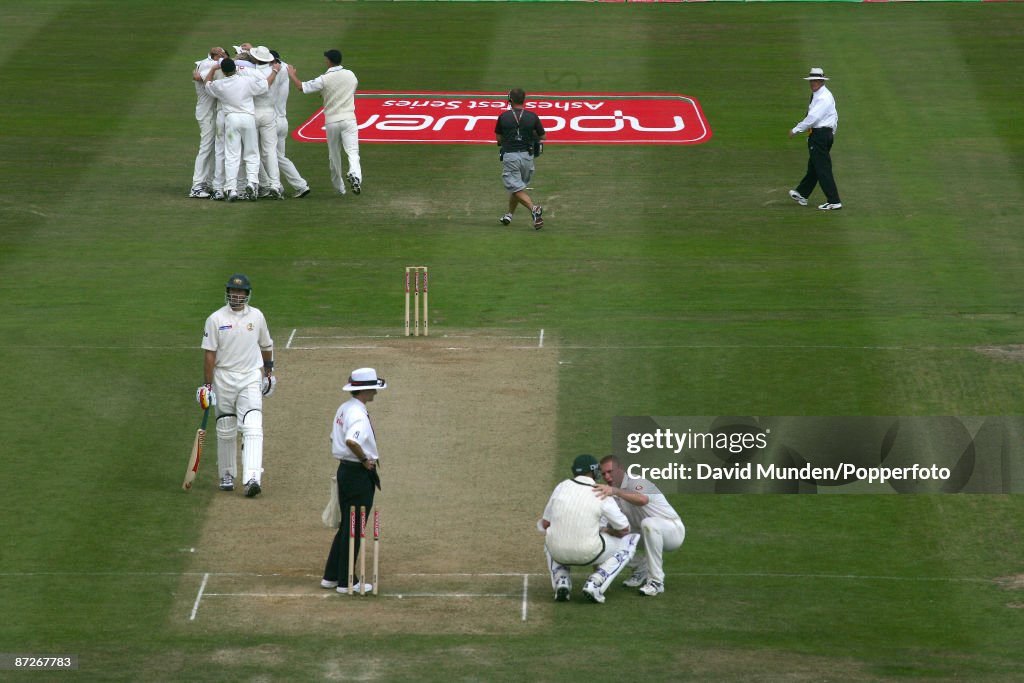 England v Australia at Edgbaston, 2nd Test 4th day, 2005. MICHAEL KASPROWICZ GLOVES A BALL FROM STEVE HARMISON TO BE CAUGHT BY GERAINT JONES, GIVING ENGLAND A 2 RUN VICTORY. THE ENGLAND PLAYERS CELEBRATE , WHILST ALL ROUNDER ANDREW FLINTOFF CONSO...