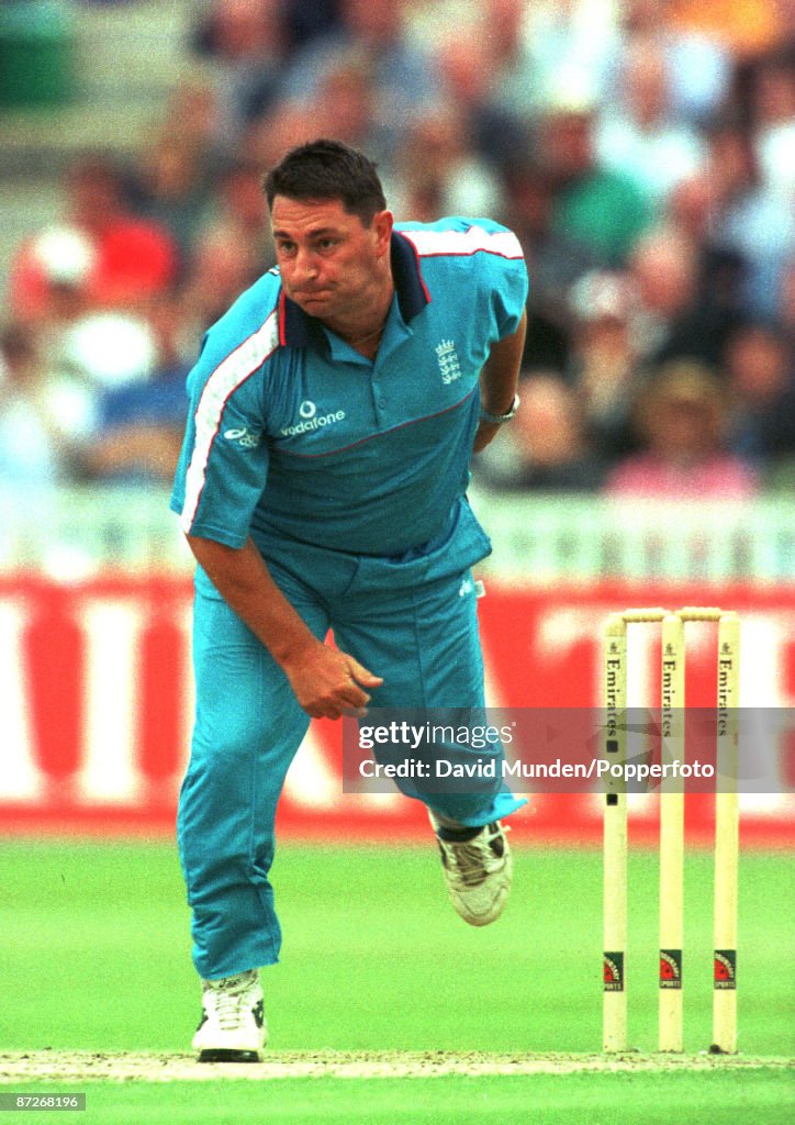 IAN AUSTIN / ENGLAND CRICKETER