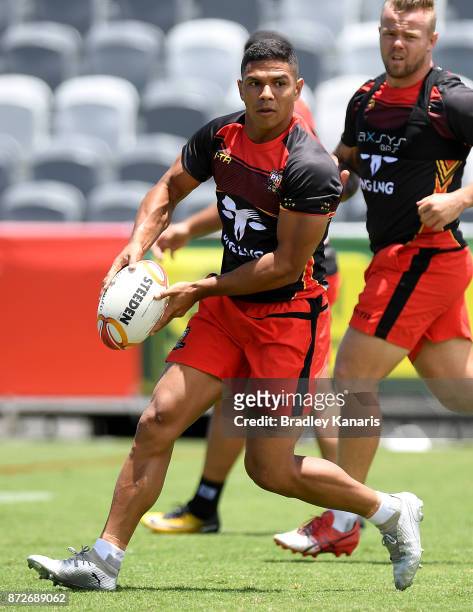 David Mead looks to pass during a PNG Kumuls Rugby League World Cup captain's run on November 11, 2017 in Port Moresby, Papua New Guinea.