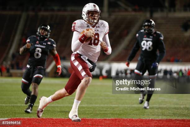 Frank Nutile of the Temple Owls runs into the endzone for a touchdown against the Cincinnati Bearcats during the second half at Nippert Stadium on...