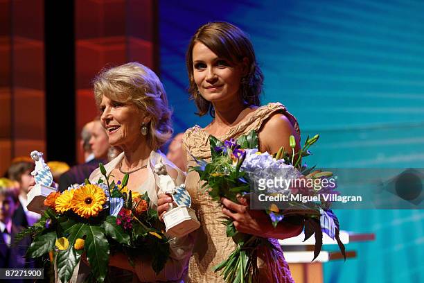 Actresses Christiane Hoerbiger and Anja Kling pose with their awards during the Bavarian Television Award 'Blauer Panther' 2009 at the...