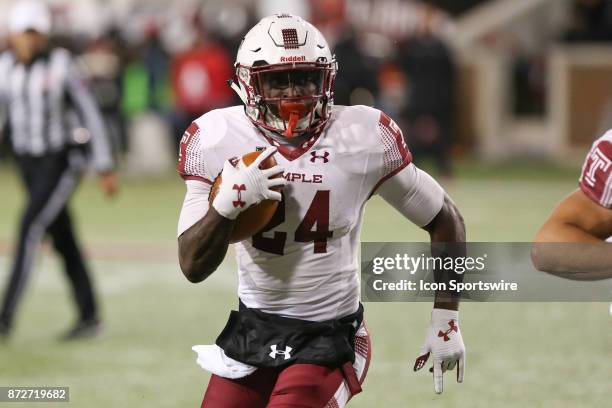 Temple Owls running back David Hood carries the ball during the game against the Temple Owls and the Cincinnati Bearcats on November 10th, 2017 at...