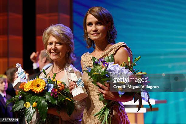 Actresses Christiane Hoerbiger and Anja Kling pose with their awards during the Bavarian Television Award 'Blauer Panther' 2009 at the...