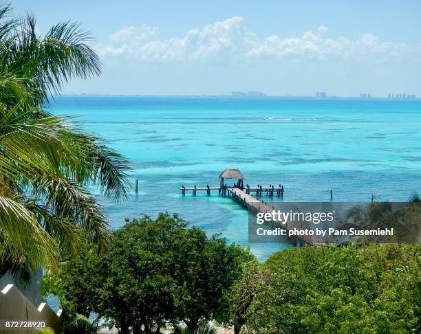 isla mujeres, mexico overlook to cancun - 金塔納羅奧州 個照片及圖片檔