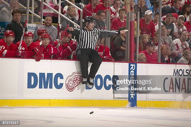 View of lineman during Detroit Red Wings vs Anaheim Ducks. Game 5. Detroit, MI 5/10/2009 CREDIT: David E. Klutho