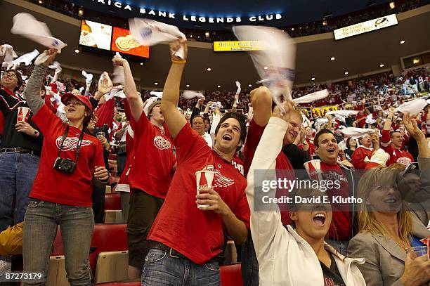 Detroit Red Wings fans during game vs Anaheim Ducks. Game 5. Detroit, MI 5/10/2009 CREDIT: David E. Klutho