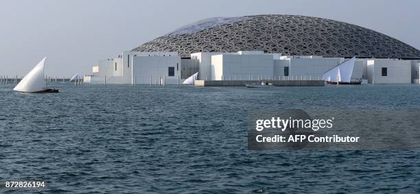 Emirati fishmen cast their nets near the Louvre Abu Dhabi on November 11, 2017. / AFP PHOTO / KARIM SAHIB