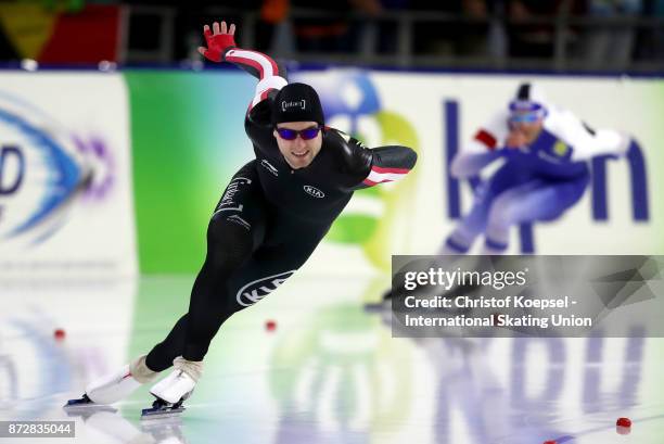 Laurent Dubreuil of Canada competes on Day Two during the ISU World Cup Speed Skating at the Thialf on November 11, 2017 in Heerenveen, Netherlands.