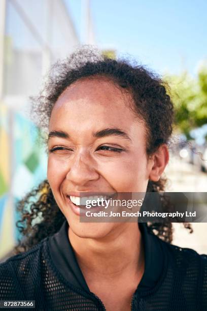 young women exercising in urban environment - jon enoch stock pictures, royalty-free photos & images