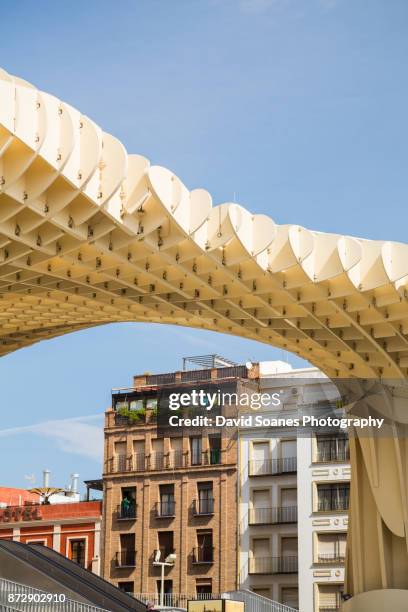 metropol parasol (by architect jurgen mayer h) in seville, andalusia, spain - plaza de la encarnación stock pictures, royalty-free photos & images
