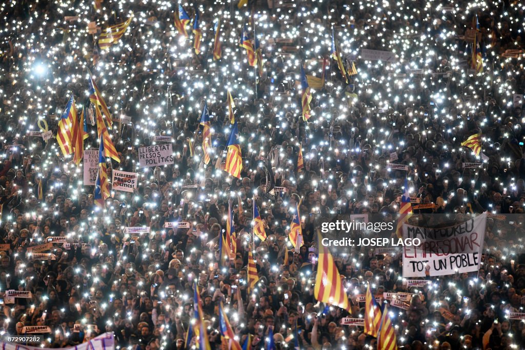 TOPSHOT-SPAIN-CATALONIA-DEMO-POLITICS