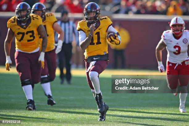 Demry Croft of the Minnesota Golden Gophers carries the ball for 27 yards setting up a touchdown in the fourth quarter against the Minnesota Golden...