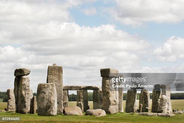 prehistoric ruins of stonehenge in england - amesbury stock pictures, royalty-free photos & images