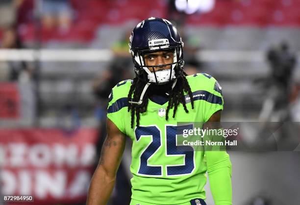 Richard Sherman of the Seattle Seahawks prepares for a game against the Arizona Cardinals at University of Phoenix Stadium on November 9, 2017 in...