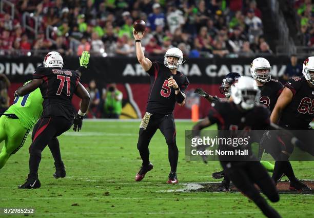 Drew Stanton of the Arizona Cardinals throws the ball down field against the Seattle Seahawks at University of Phoenix Stadium on November 9, 2017 in...