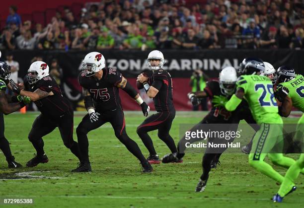 Drew Stanton of the Arizona Cardinals looks to throw the ball against the Seattle Seahawks at University of Phoenix Stadium on November 9, 2017 in...
