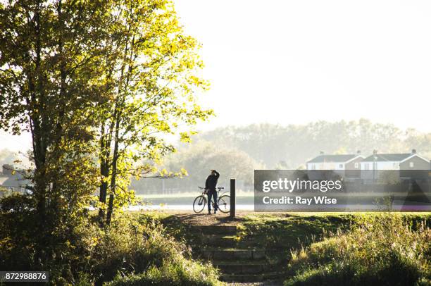 walthamstow wetlands nature reserve - walthamstow fotografías e imágenes de stock