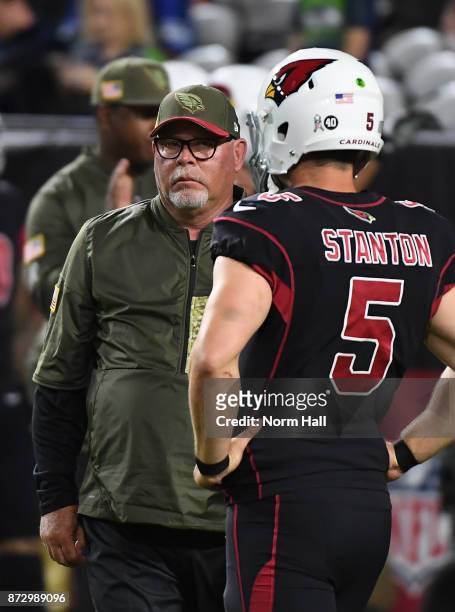Head coach Bruce Arians of the Arizona Cardinals talks with Drew Stanton during warmups prior to a game against the Seattle Seahawks at University of...