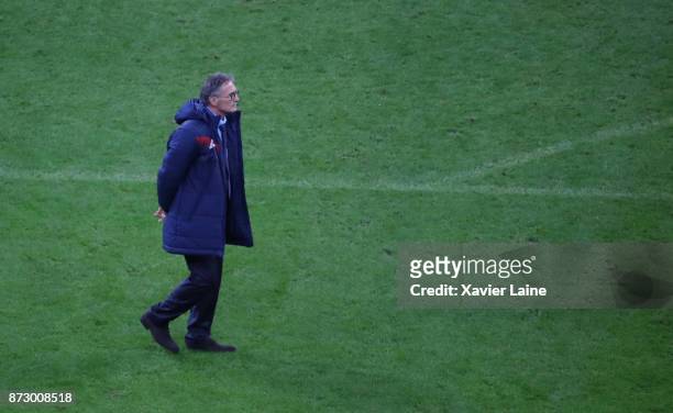 Head coach Guy Noves of France reacts during the International Match between France and New Zealand at Stade de France on November 11, 2017 in Paris,...