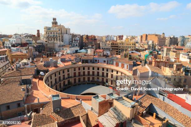 the skyline of valencia, spain - valence espagne photos et images de collection