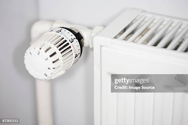 dial on radiator - heizungsanlage stock-fotos und bilder
