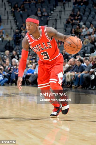 Kay Felder of the Chicago Bulls handles the ball against the San Antonio Spurs on November 11, 2017 at the AT&T Center in San Antonio, Texas. NOTE TO...