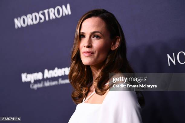 Jennifer Garner attends The 2017 Baby2Baby Gala presented by Paul Mitchell on November 11, 2017 in Los Angeles, California.